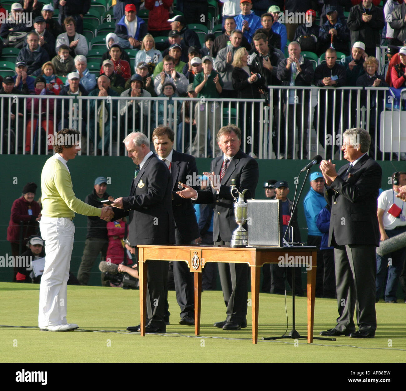 18 jährige Rory McIlroy führt Amateur bei der Open Golf Championship 2007 Carnoustie Schottlands, die Silber-Medaille zu gewinnen Stockfoto