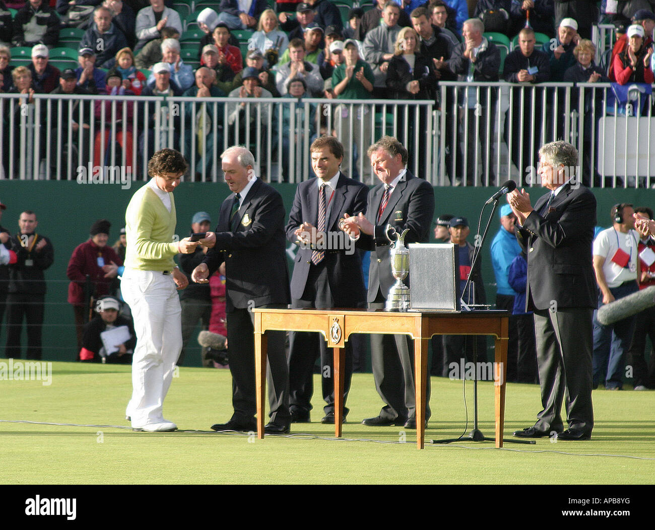 18 jährige Rory McIlroy führt Amateur bei der Open Golf Championship 2007 Carnoustie Schottlands, die Silber-Medaille zu gewinnen Stockfoto