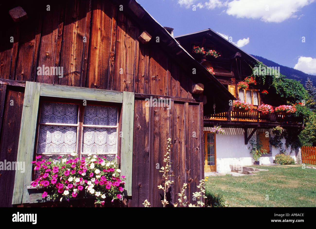 Traditionellen alpinen Chalets in Les Praz, Tal von Chamonix, Französische Alpen, Frankreich Stockfoto
