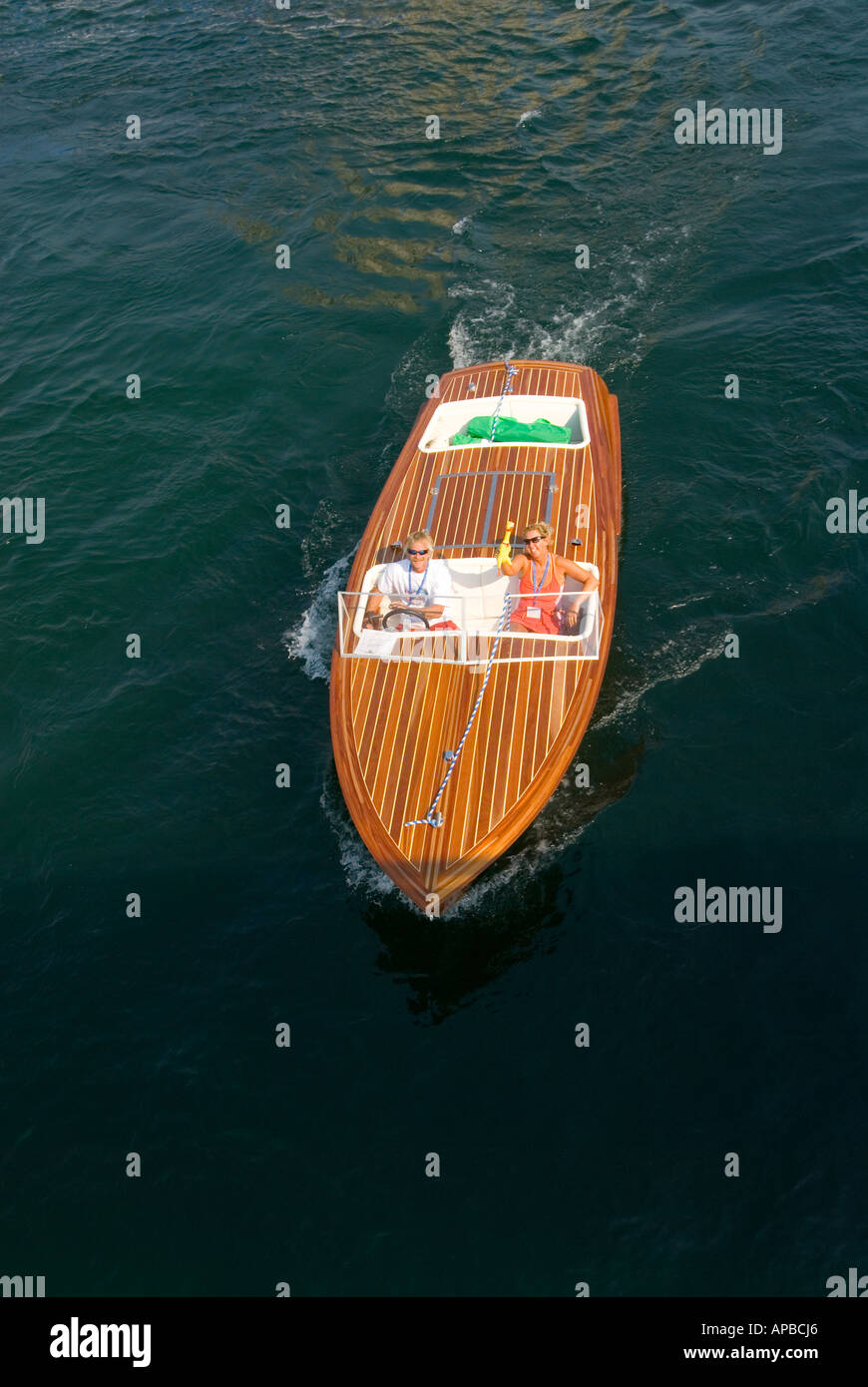 IDAHO COEUR D ALENE Luftaufnahme der klassischen Antike HOLZBOOT auf Lake COEUR D ALENE Autofahren Stockfoto