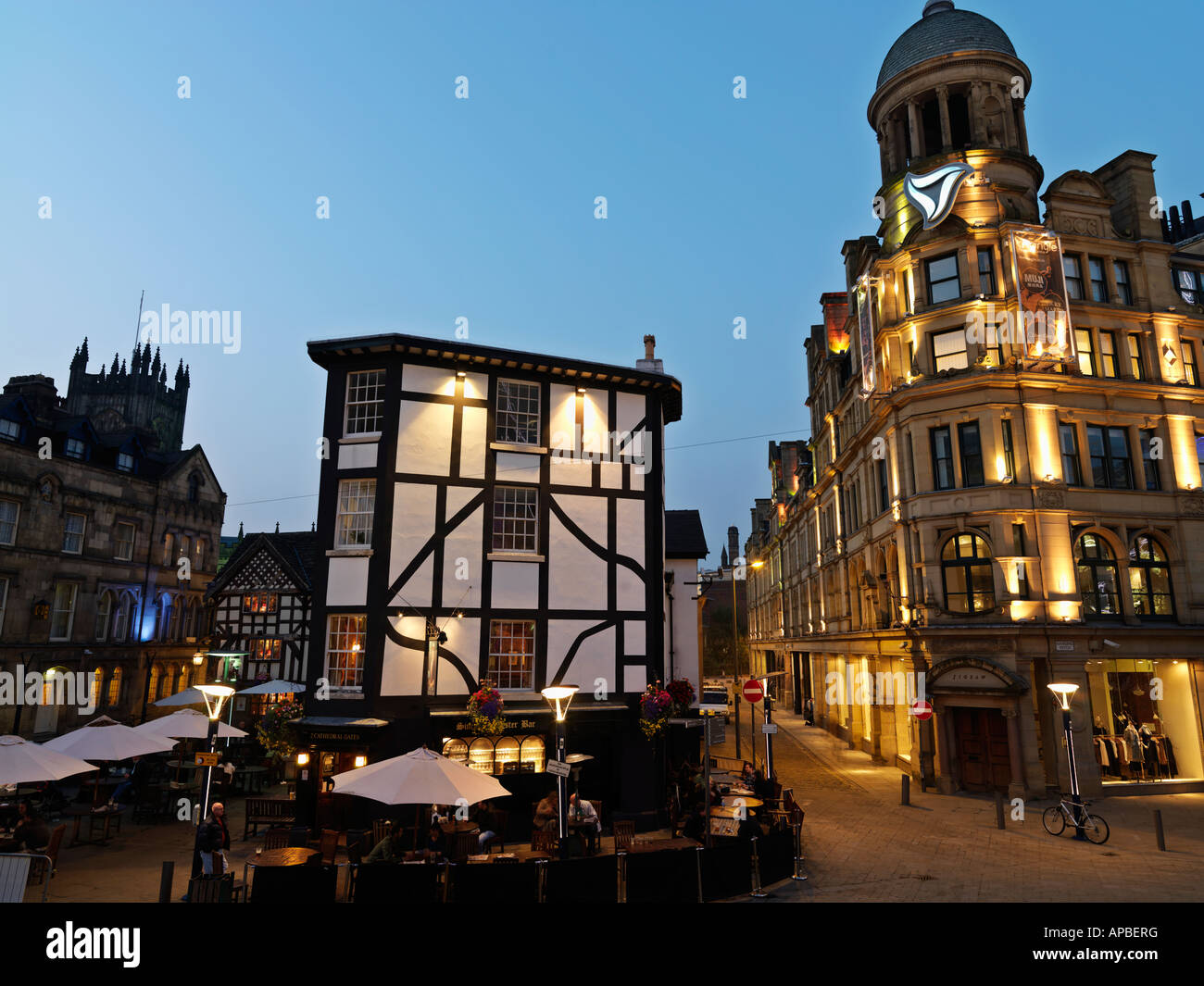 Vereinigtes Königreich Manchester Exchange Square alte Wellington Inn Anfang 1500 und Sinclairs Austernbar 1700 s Stockfoto