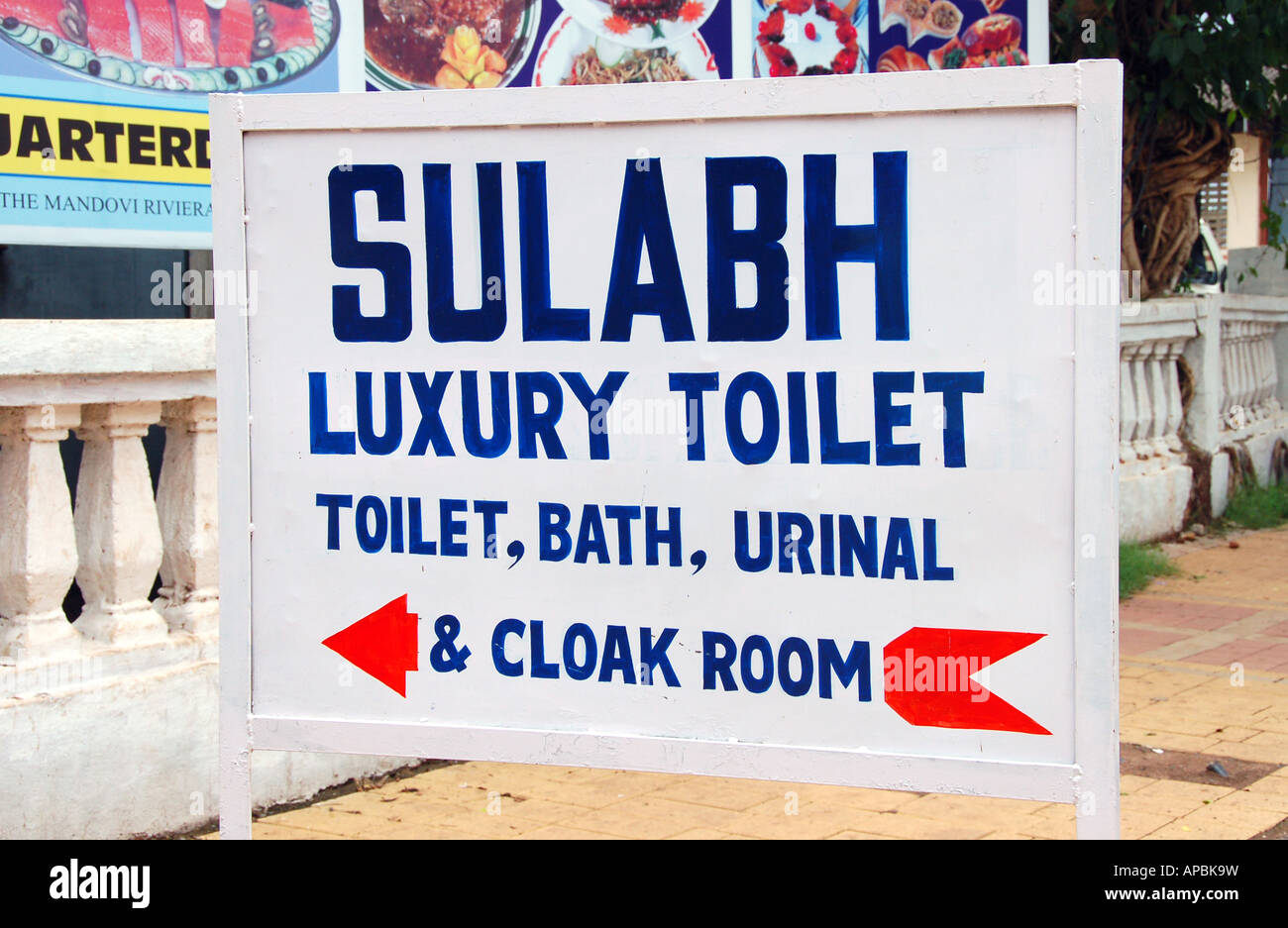 Melden Sie sich für einen luxuriösen öffentlichen WC, Panjim, Goa, Indien Stockfoto