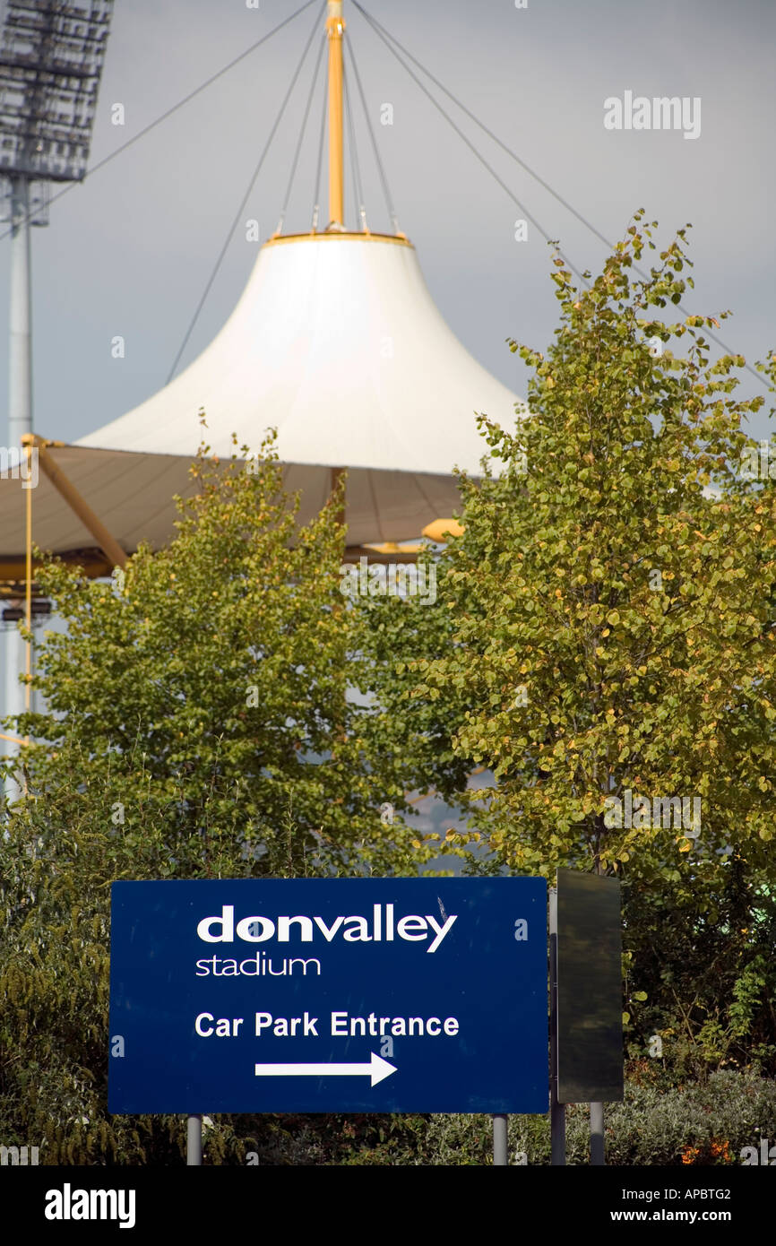 Einfahrt zum Parkplatz auf dem Don Valley Stadium vor den Toren Sheffield Yorkshire UK Stockfoto