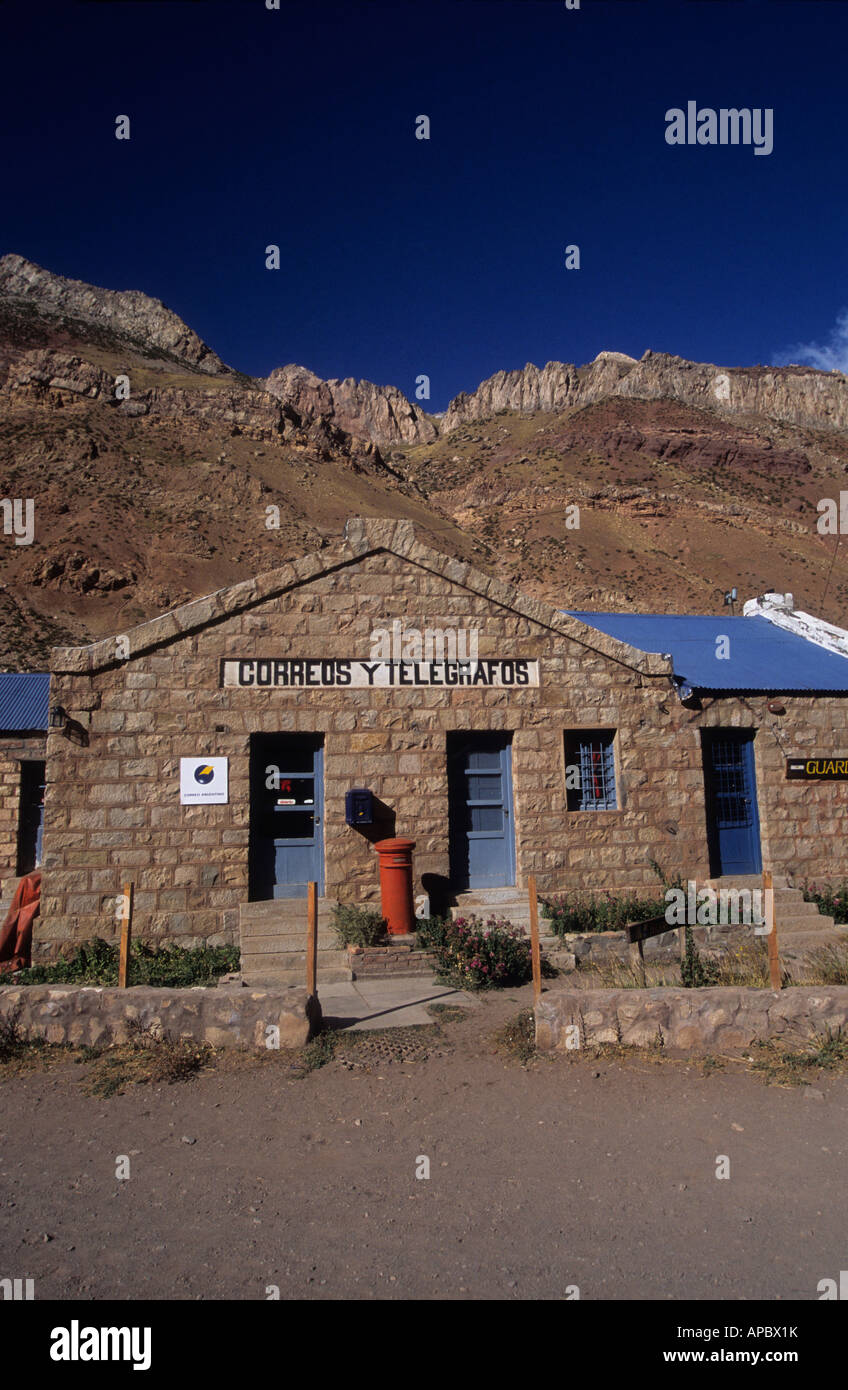 Postamt der britischen Stil und Säule Box in Puente del Inca, Mt Aconcagua Provincial Park, Argentinien Stockfoto