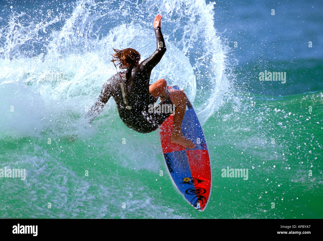 Surfer im Schnitt zurück Aktion, Gabe Davies, Frankreich Stockfoto