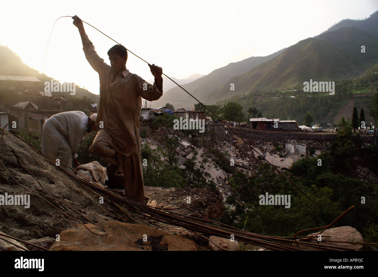 Menschen Sie aus Chinari Anfang bis zum Wiederaufbau ihrer Häuser nach 8. Oktober 2005 Erdbeben, Musaffarabad, AJK Kaschmir, Pakistan Stockfoto