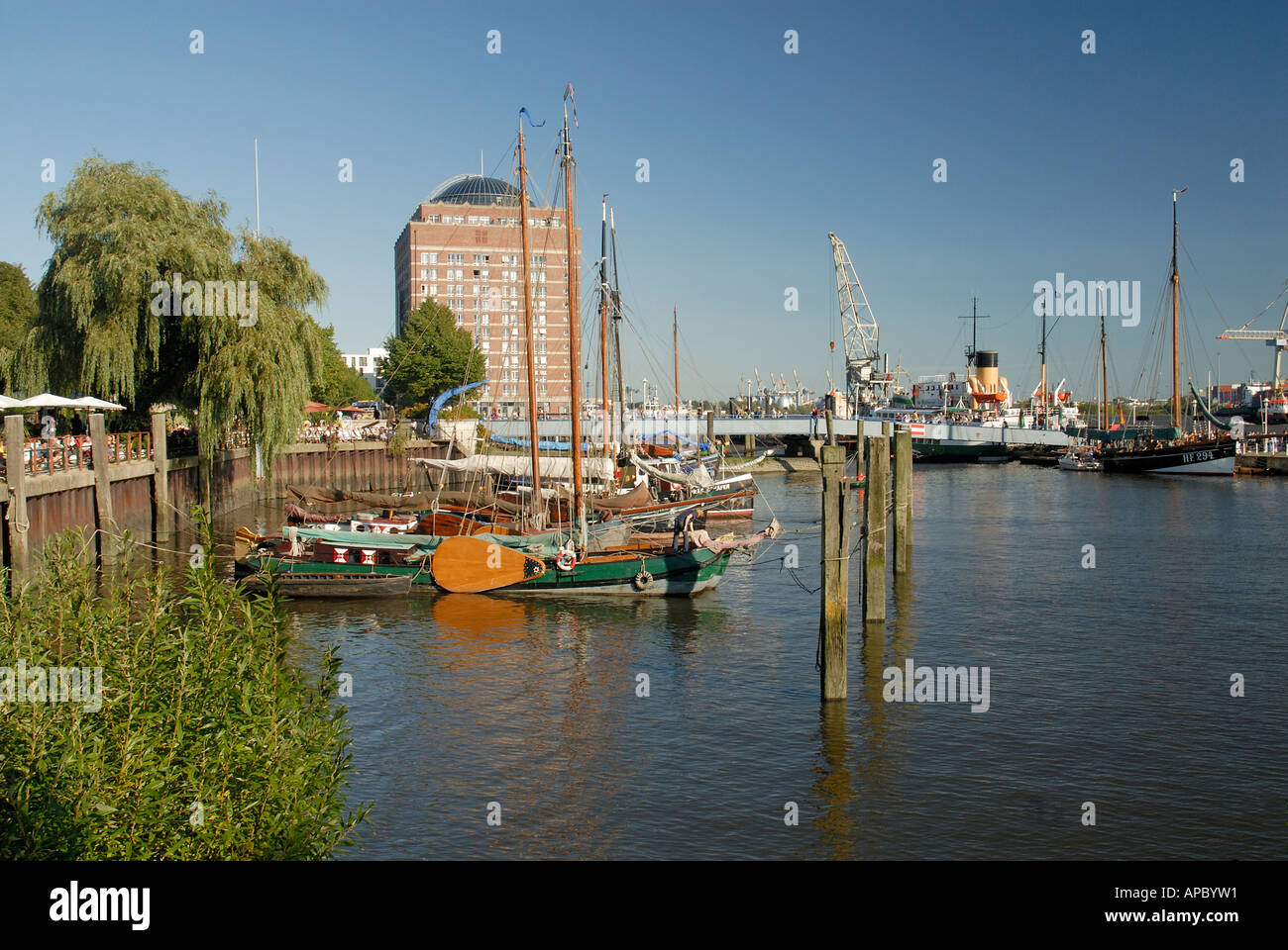 Historische Schiffe im Museumshafen in Övelgönne, Hamburg, Deutschland Stockfoto