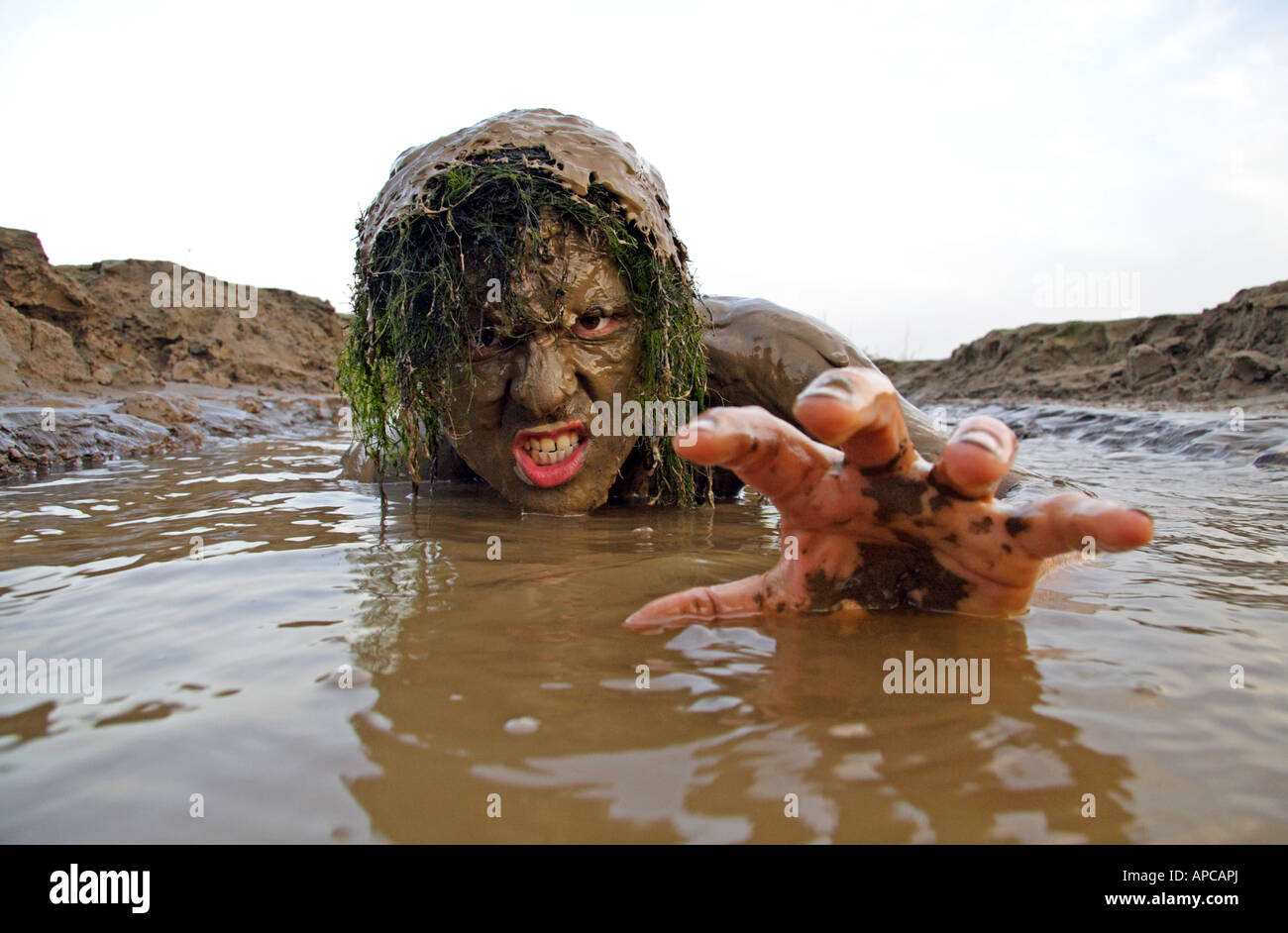 Schlammigen See Monster angreift Stockfoto