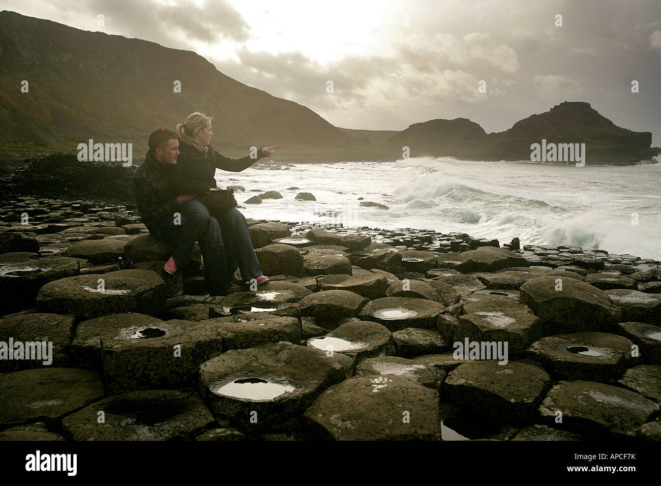 Der Giant's Causeway ist ein Gebiet von ca. 40.000 Verriegelung Basaltsäulen, die Ergebnis einer alten vulkanischen Eruption. Es ist in der Grafschaft Antri entfernt Stockfoto