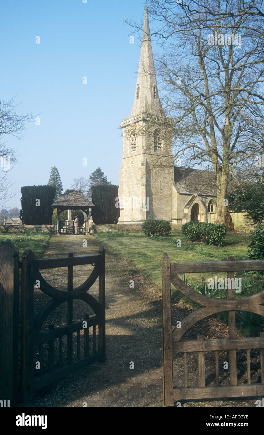 Die Pfarrkirche in Lower Slaughter, in der Nähe von Stow-on-the-Wold, die Cotswolds, Gloucestershire, England, UK Stockfoto