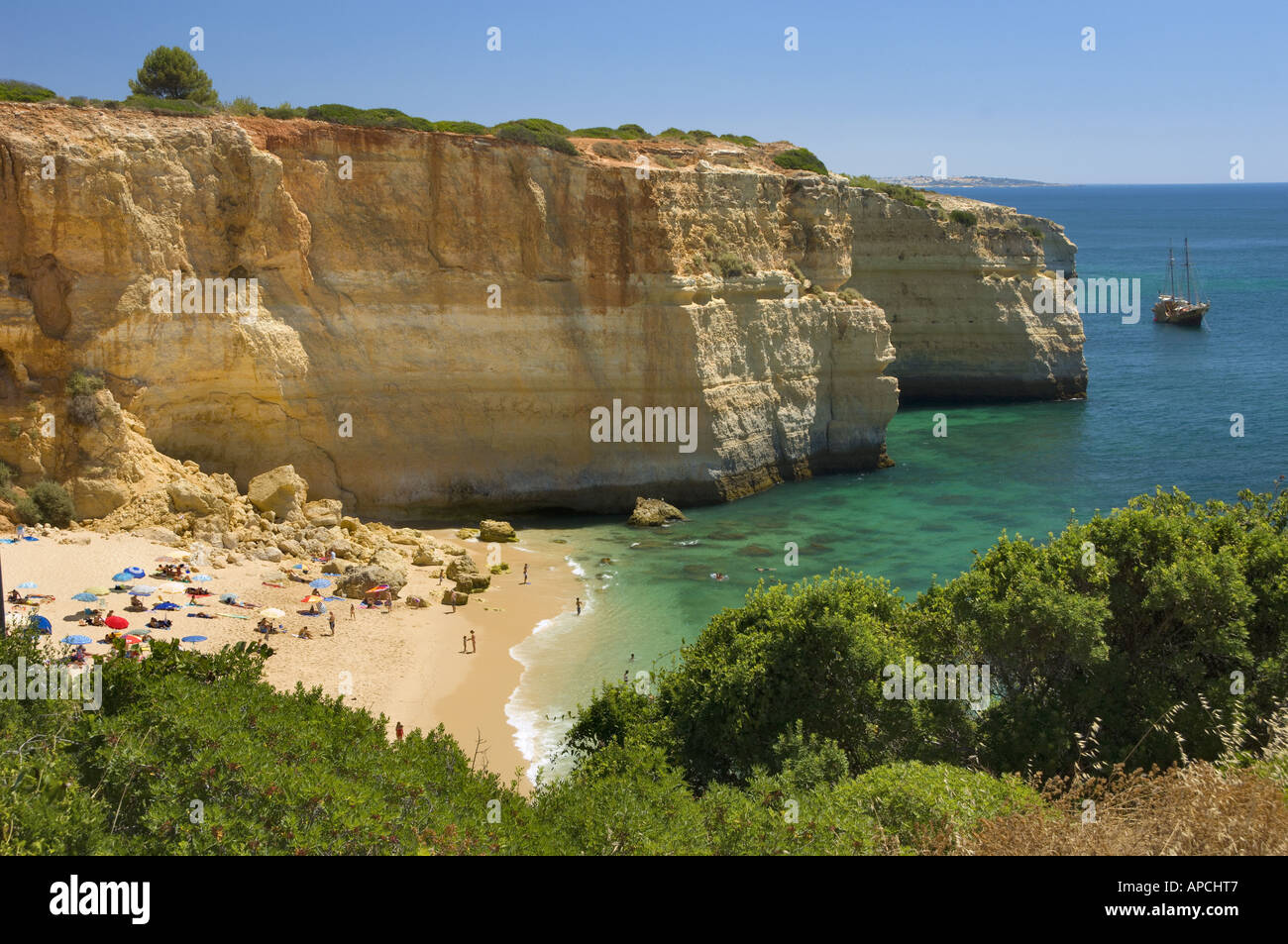 Die Algarve, Benagil Strand im Sommer Stockfoto