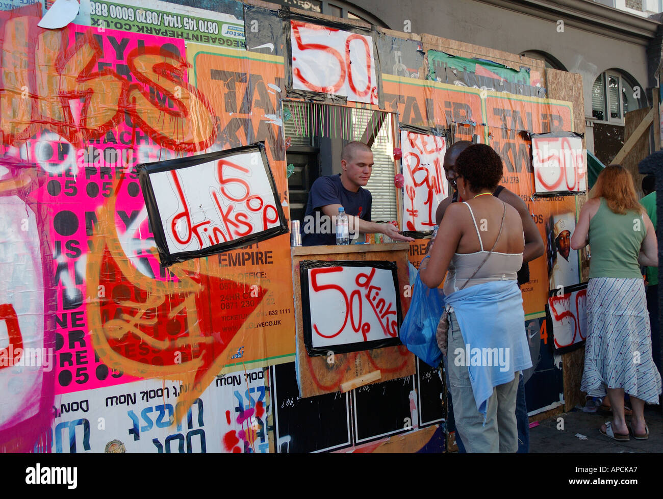 Alkohol und Bier verkauft auf der Straße in die Straße Festival Notting Hill Karneval in Westlondon. Stockfoto