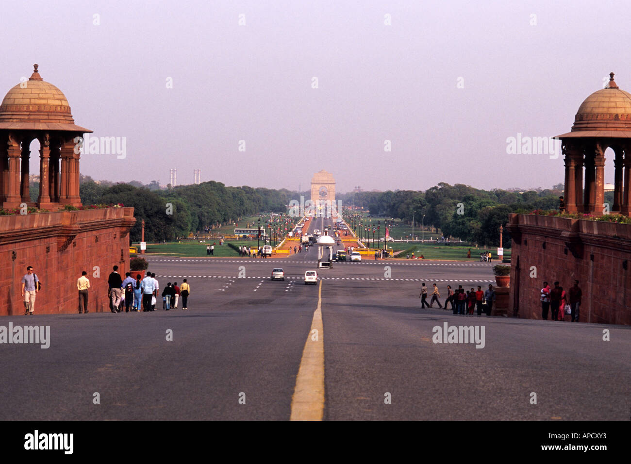 Blick hinunter Vijay Chowk mit Rajpath jenseits, Neu Delhi, Indien Stockfoto