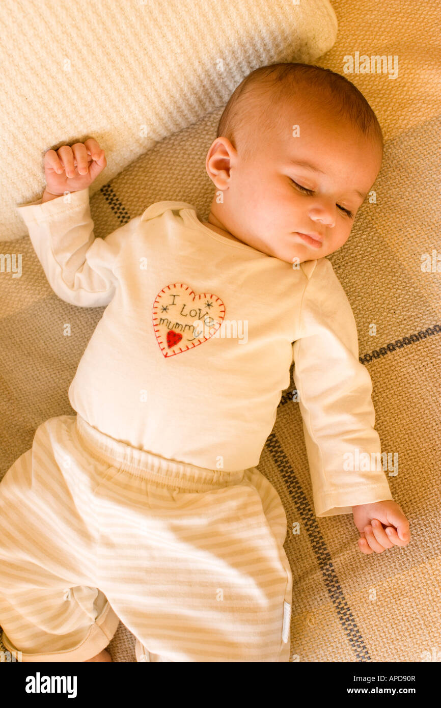 Liegen und schlafen schlafen Baby Stockfoto