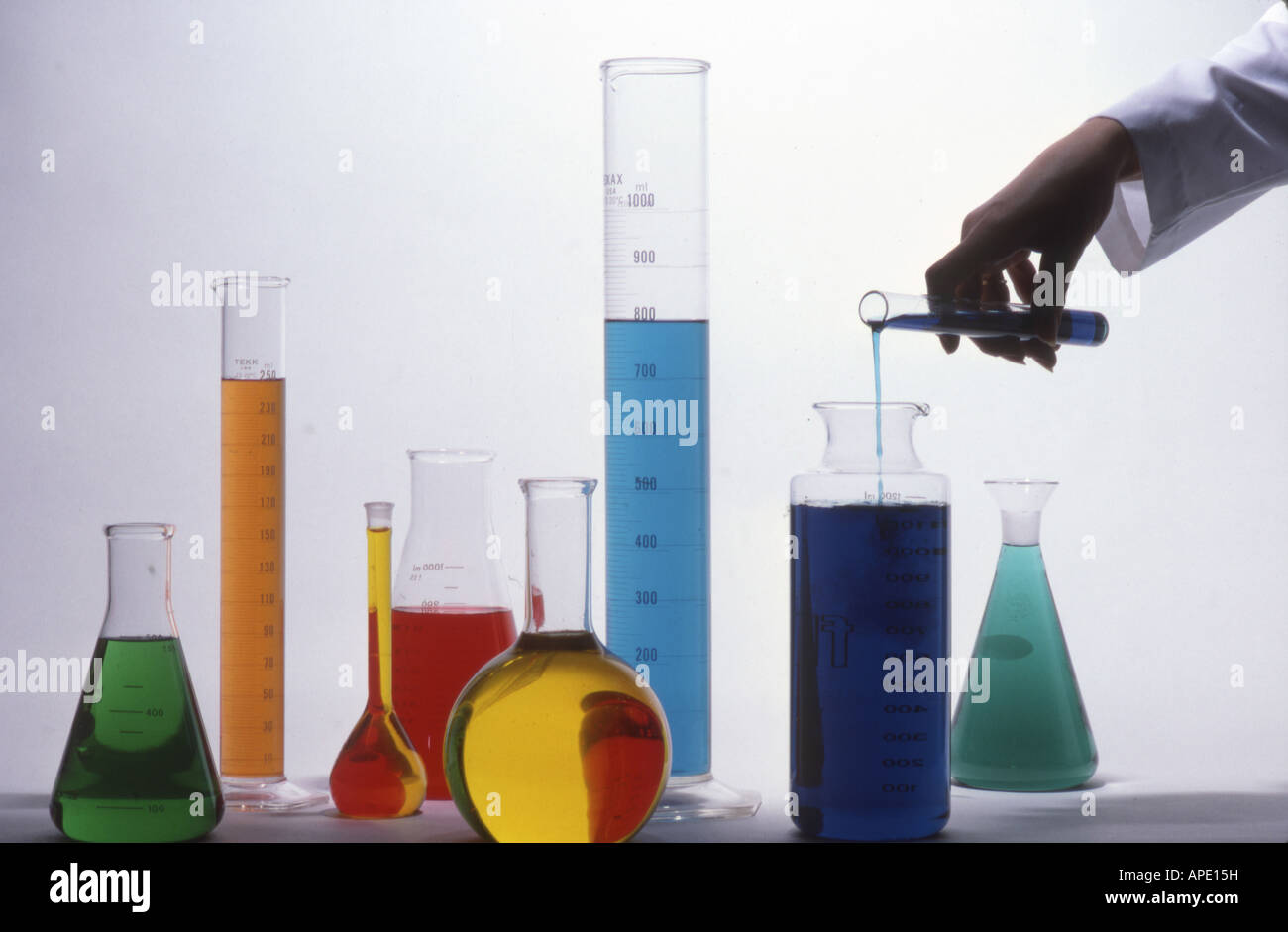 Chemikalien, Messung, Flaschen, Becher Stockfoto