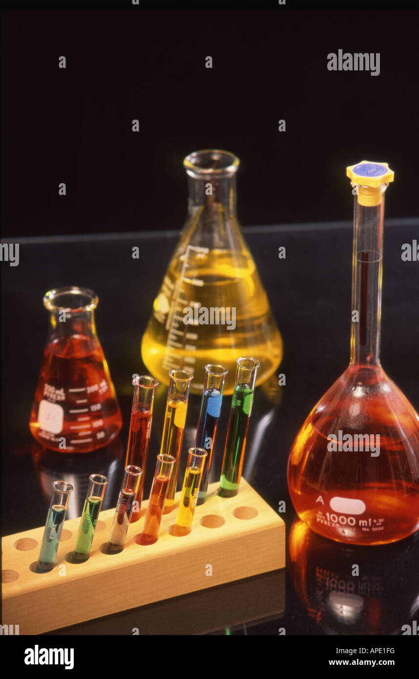 Chemie-Flaschen und Tuben Stockfoto