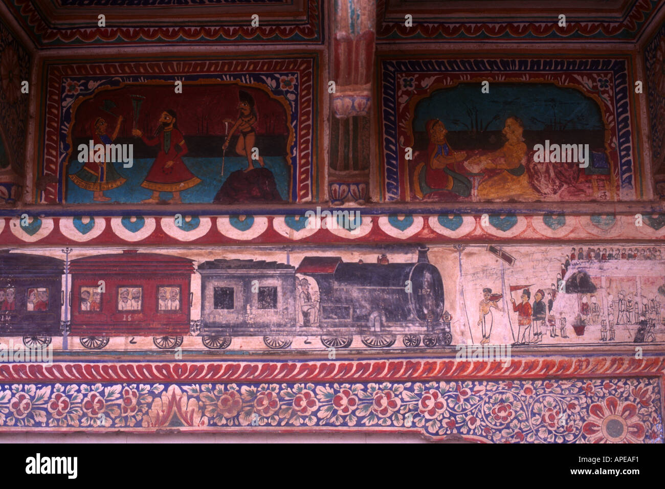 Haveli Detail zeigt eine Dampf Zug Shekhawati Rajasthan Indien Stockfoto