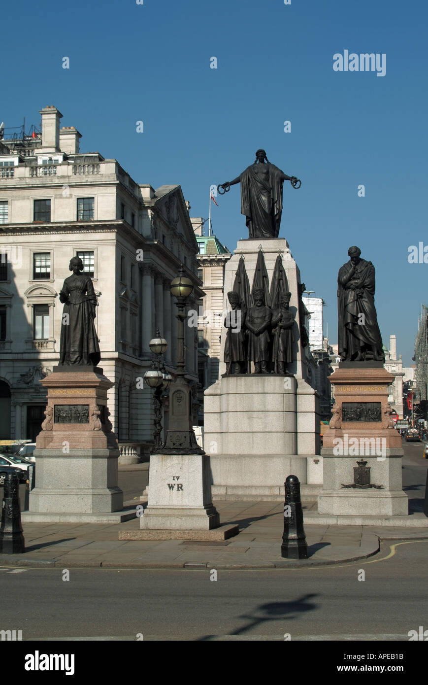 London Waterloo Place The Brigade von Wachen Krim Denkmal einschließlich eine Statue von Florence Nightingale Lampe von Arthur Walker Stockfoto