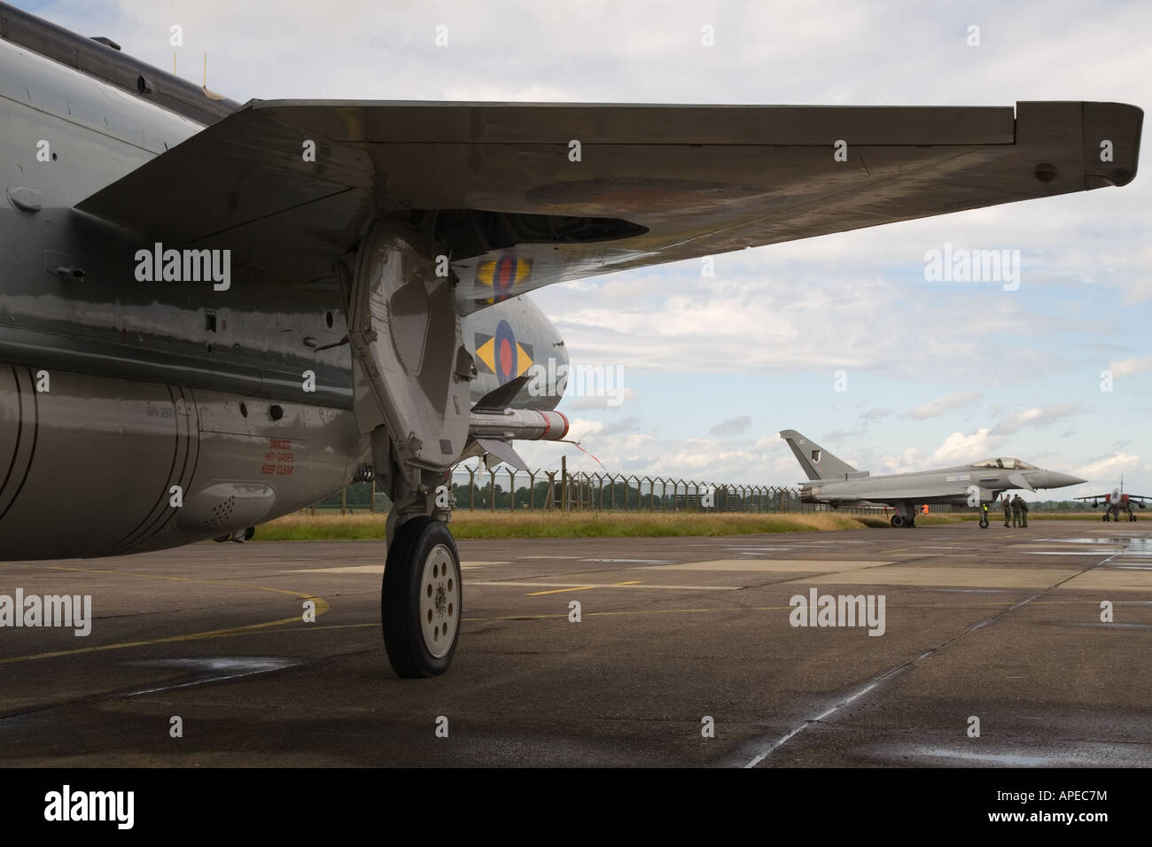 English Electric Lightning und Eurofighter Typhoon - alte und neue RAF-Kampfjets Stockfoto