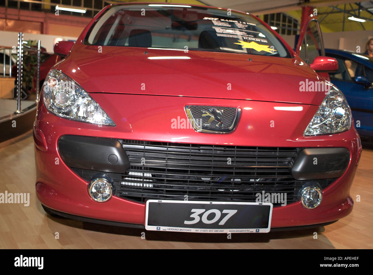 Rot Peugeot 307 auf dem Display an einer Auto-show Stockfoto
