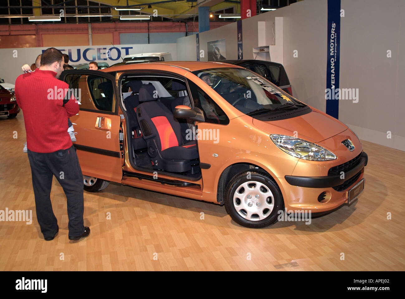 Peugeot 1007 Minivan auf einer Motorshow Stockfoto
