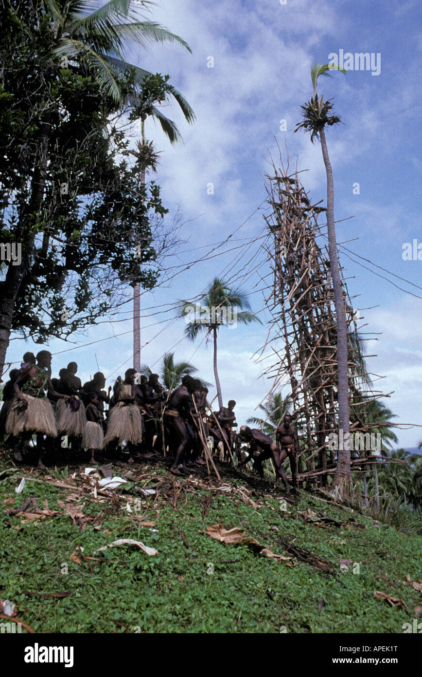 Pazifik, Vanuatu, Pfingsten Insel, Native Islanders Pfingsten Land Tauchen oder N'gol ansehen Stockfoto