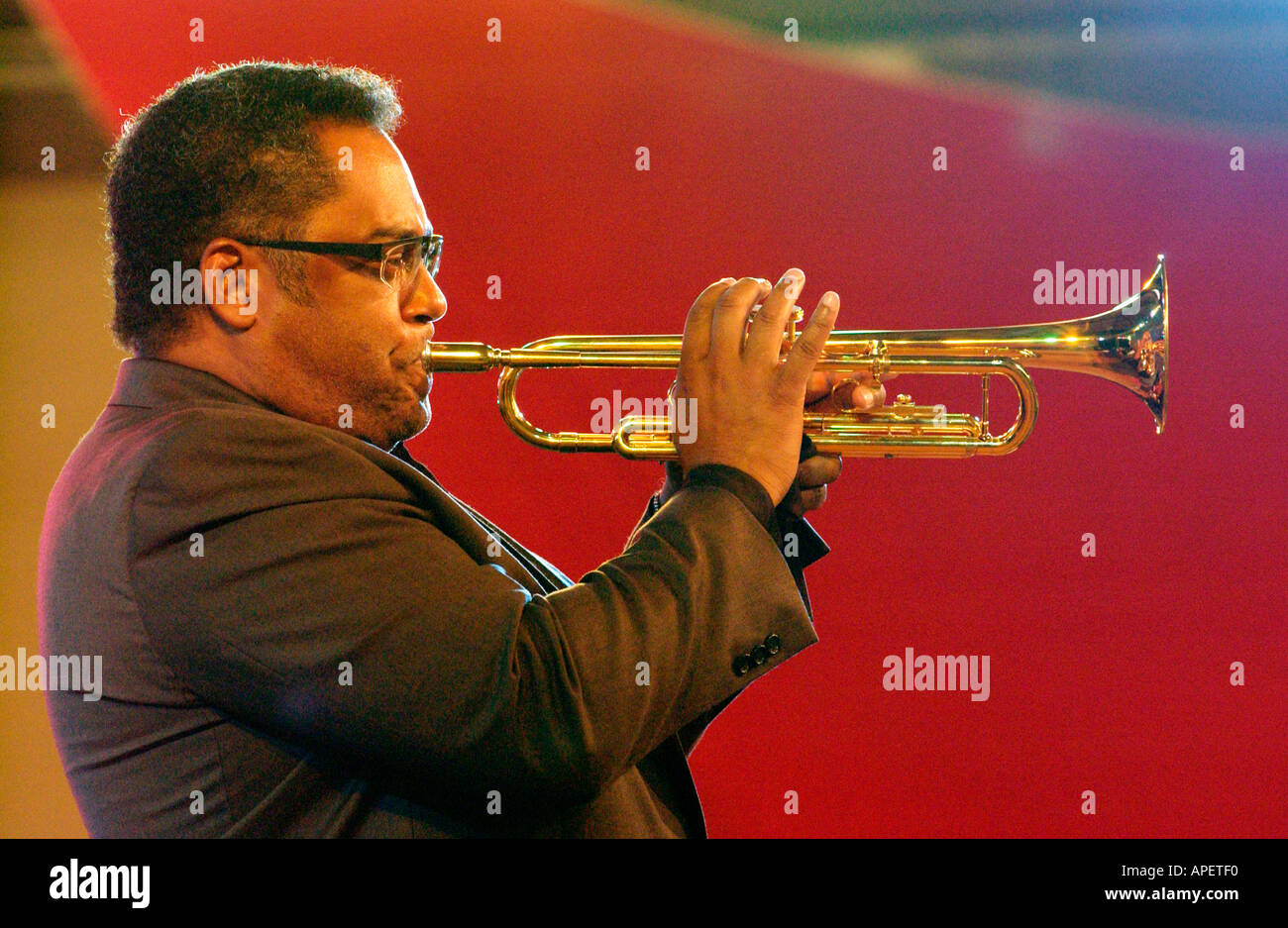 Legendäre Trompeter Jon Faddis The Charlie Parker Erbe Mitglied der Band auf dem Brecon Jazz Festival 2005 Stockfoto