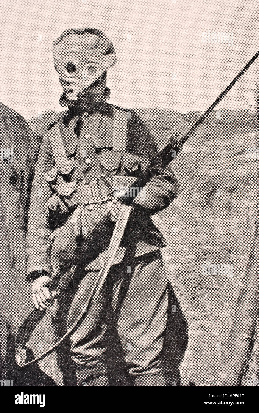 Kanadischer Soldat mit Gasmaske im Jahr 1915 während des Ersten Weltkriegs. Stockfoto