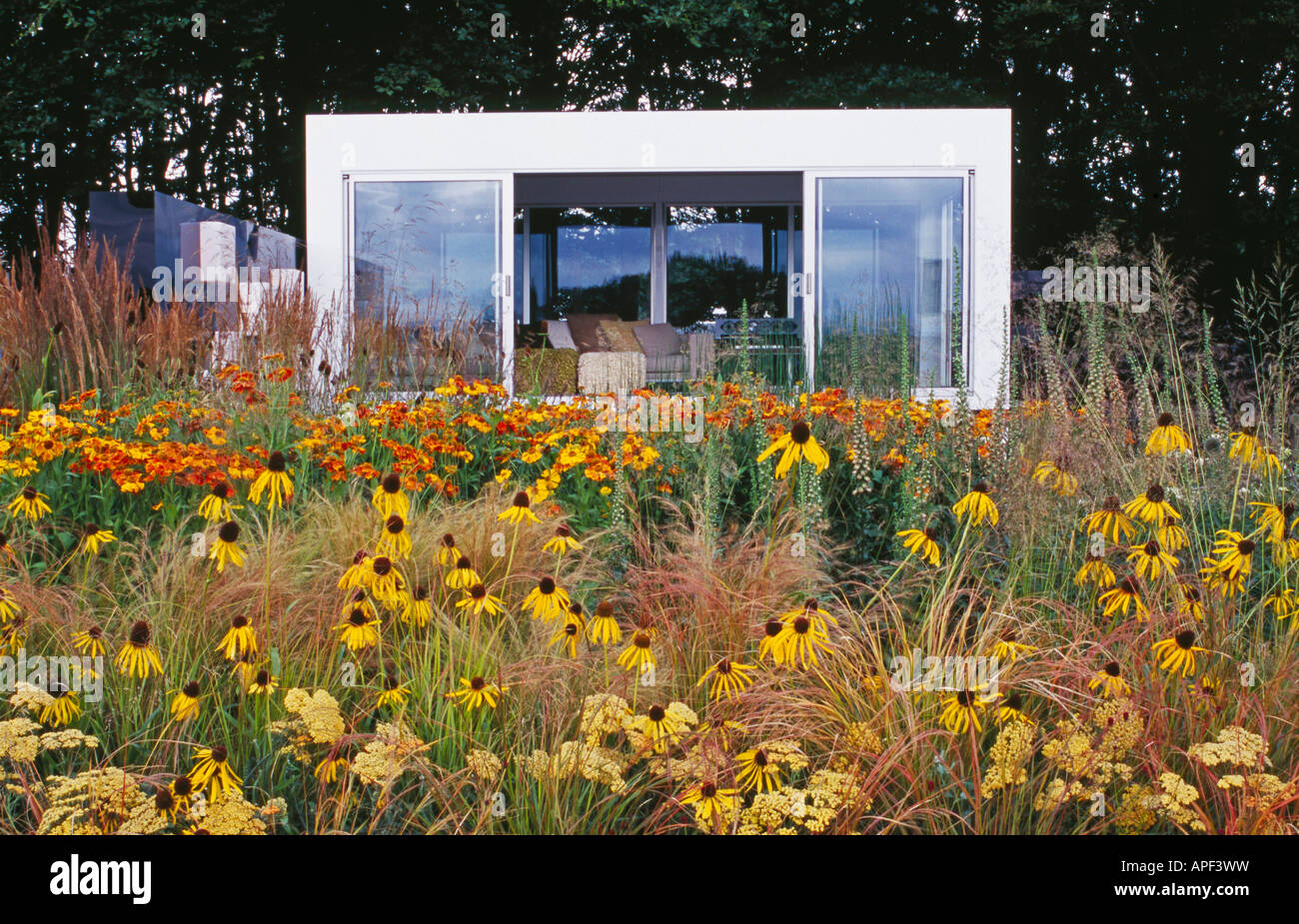 Garten Atelier unter Blumen Stockfoto