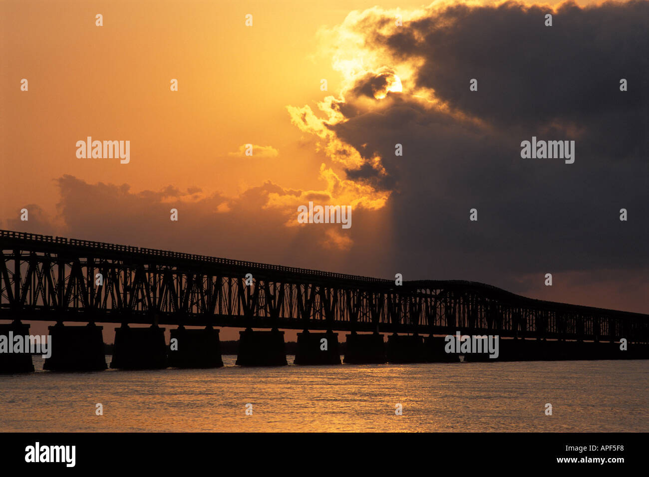 Historische und verlassenen Eisenbahn-Straßenbrücke im Bahia Honda State Park der Florida Keys Florida Stockfoto