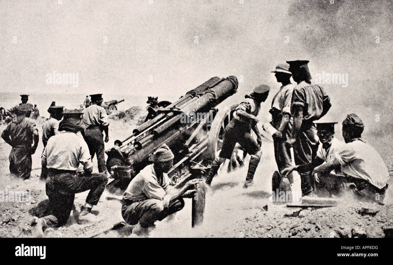 Britische Batterie bei der Arbeit auf der Halbinsel Gallipoli, Türkei während des Ersten Weltkrieges. Stockfoto