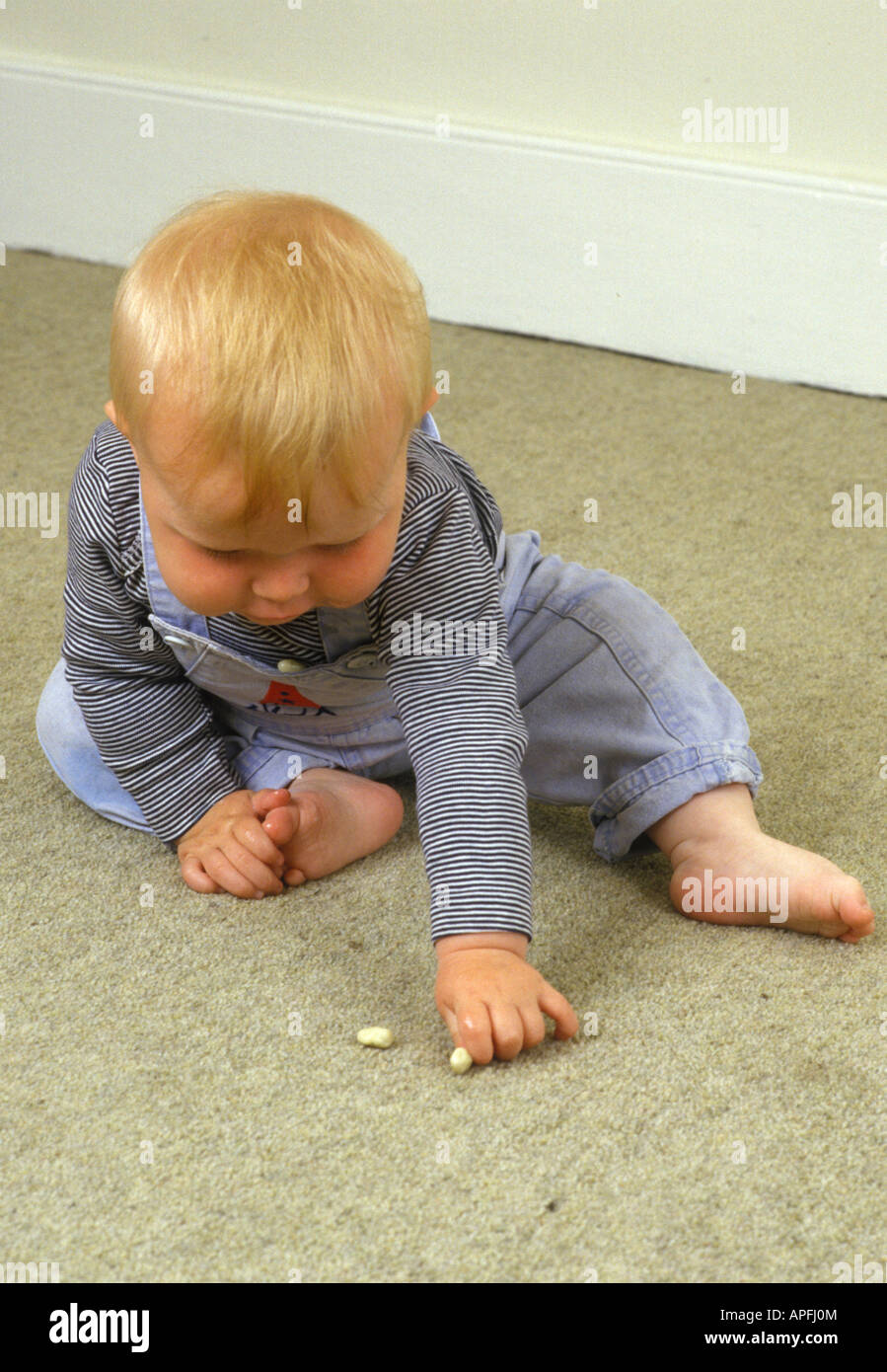 Baby-Abholung Objekt auf Teppich Stockfoto