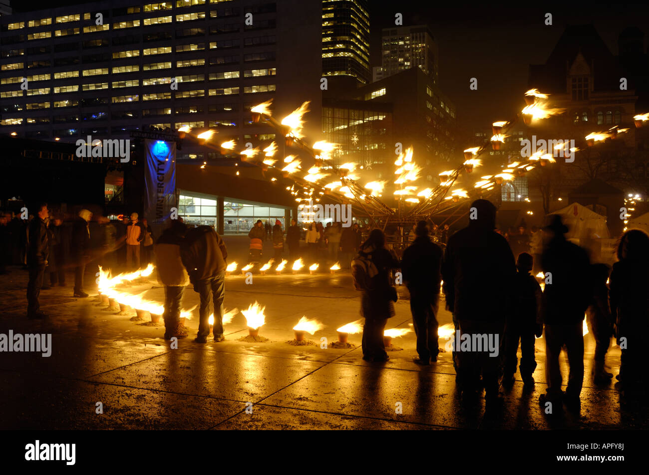 Nacht des Feuers vom Cie Carabosse Wintercity Festival Stockfoto Nacht des Feuers vom Cie Carabosse Wintercity Festival Stockfoto