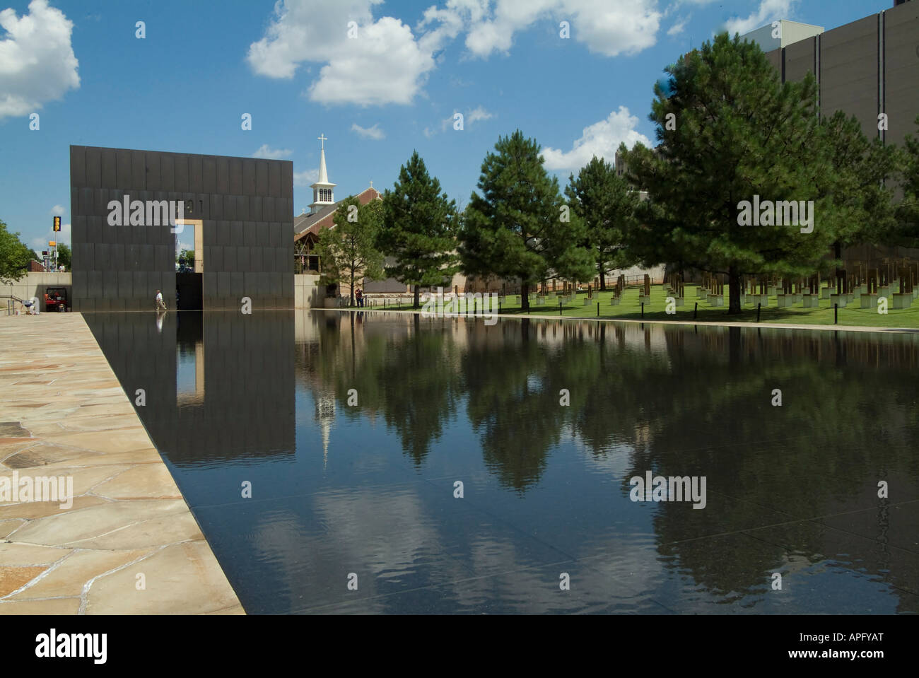 Die reflektierenden Pool im Freien symbolischen Gedenkstätte für die Oklahoma City National Memorial. Stockfoto