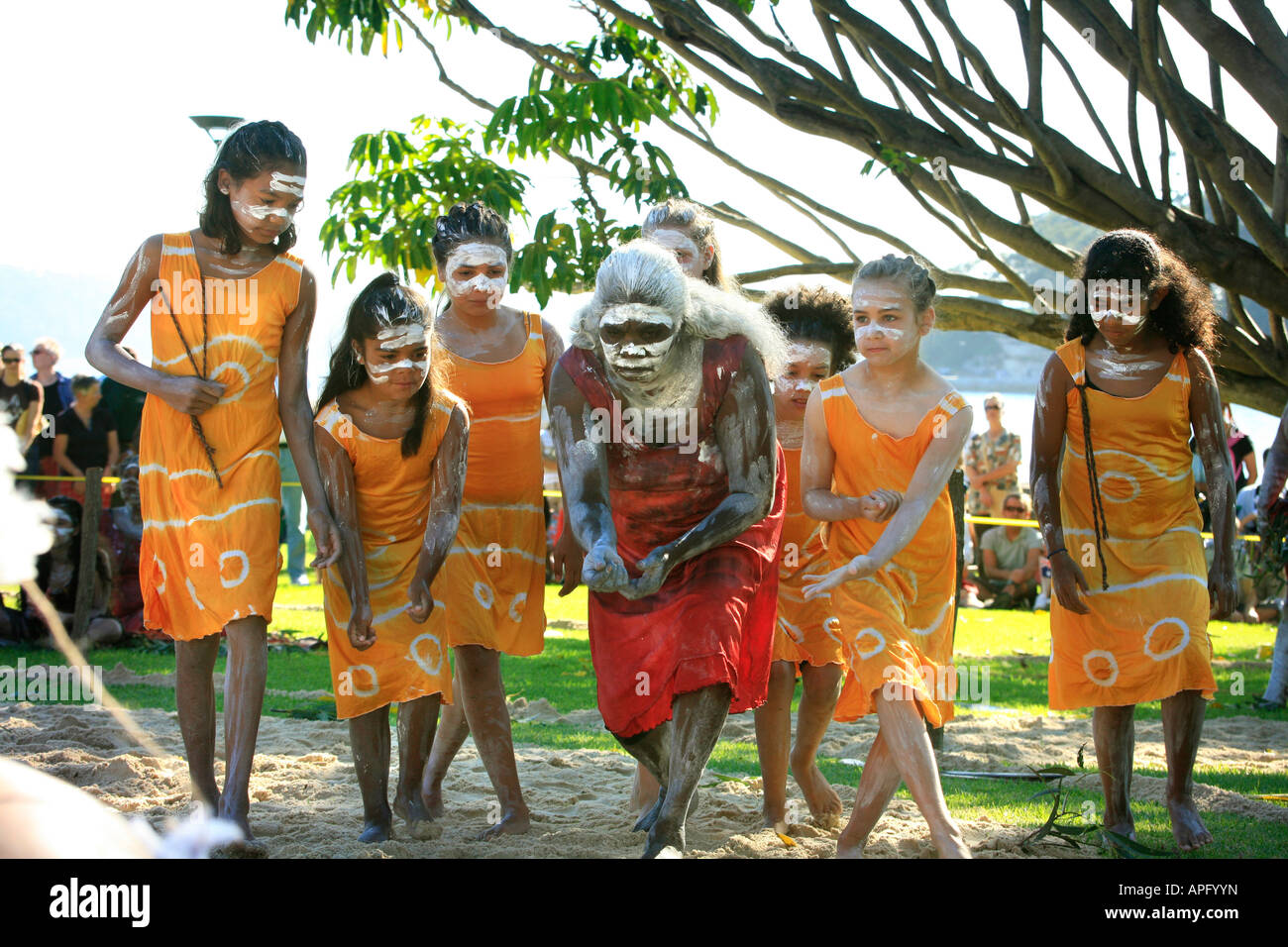 Aborigines Tänzer auf Australien Farm Cove in Sydneys botanischen Gärten Stockfoto