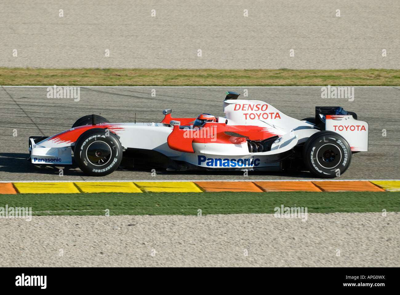 Timo GLOCK (GER) in der Toyota TF108 Dracecar während der Formel-1-Tests am Circuit Ricardo Tormo Stockfoto