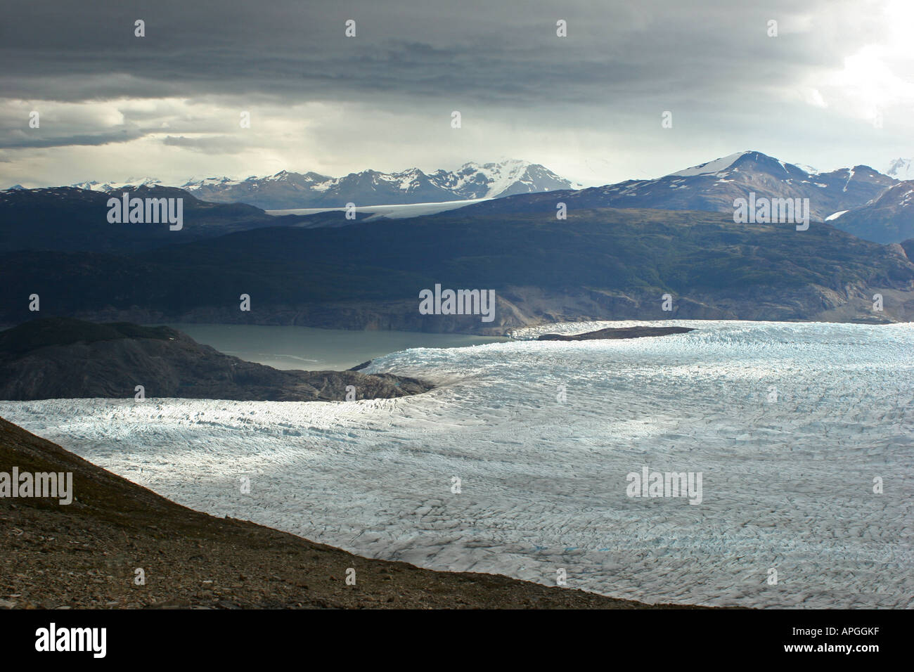 Blick von der Pass - Grey Gletscher und fernen Gipfel, Torres del Paine, Patagonien, Chile Stockfoto