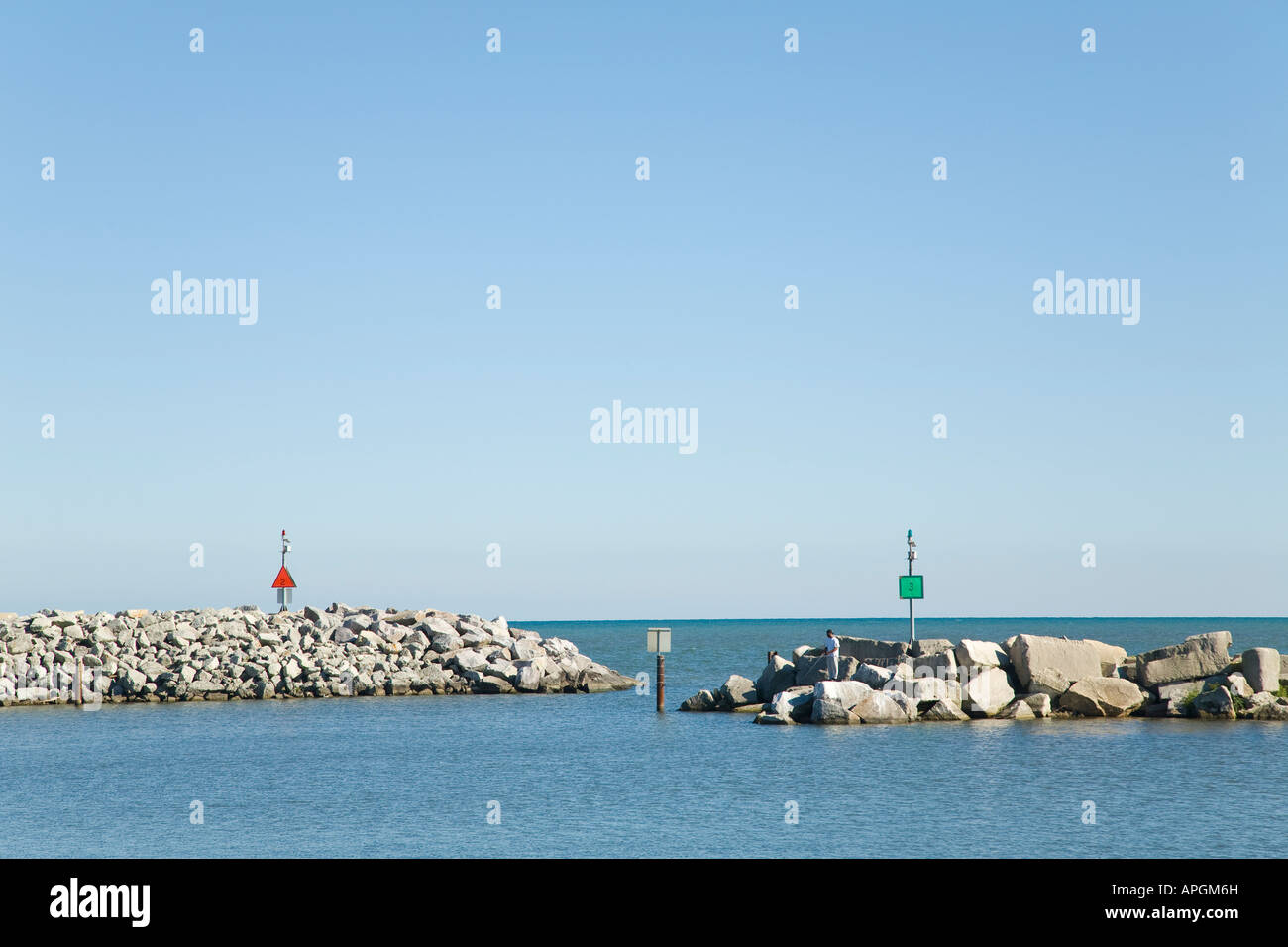 WISCONSIN Racine roten und grünen Schildern auf Wellenbrecher markieren Kanal Lake Michigan Gewässer Stockfoto