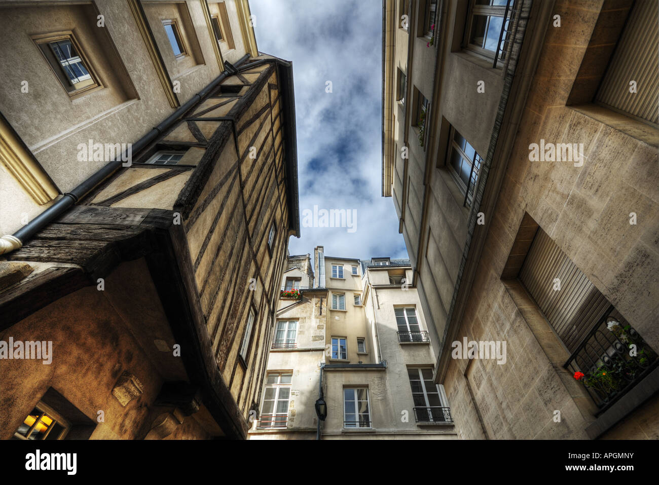 Paris mittelalterliche häuser -Fotos und -Bildmaterial in hoher ...