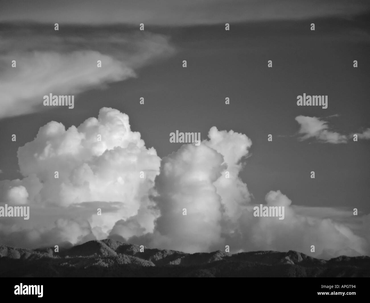 Wolken bilden über Himalaja von Nepal Kathmandu Tal gesehen Stockfoto