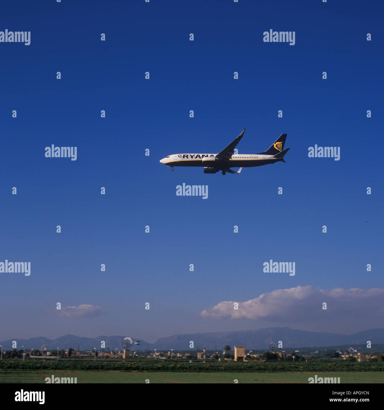 Ryanair Flugzeug Boeing 737-8AS Reg EI-DCH im Endanflug auf den Flughafen von Palma De Mallorca-Balearen-Spanien Stockfoto