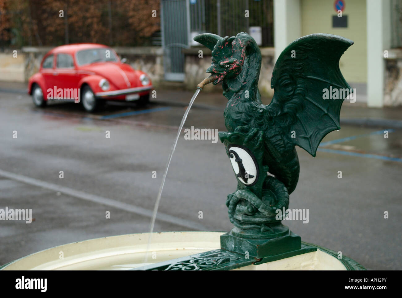 Straßenszene mit Brunnen Basel Stockfoto