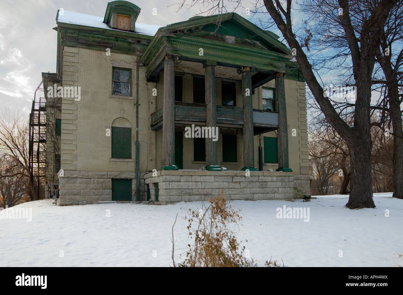Rückansicht des verlassenen Baptist Seminary in Kansas City, MO Stockfoto