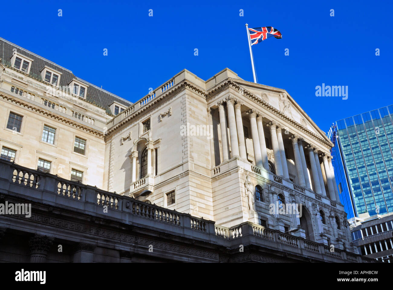 Bank von England mit Union Jack fliegen, London Stockfoto