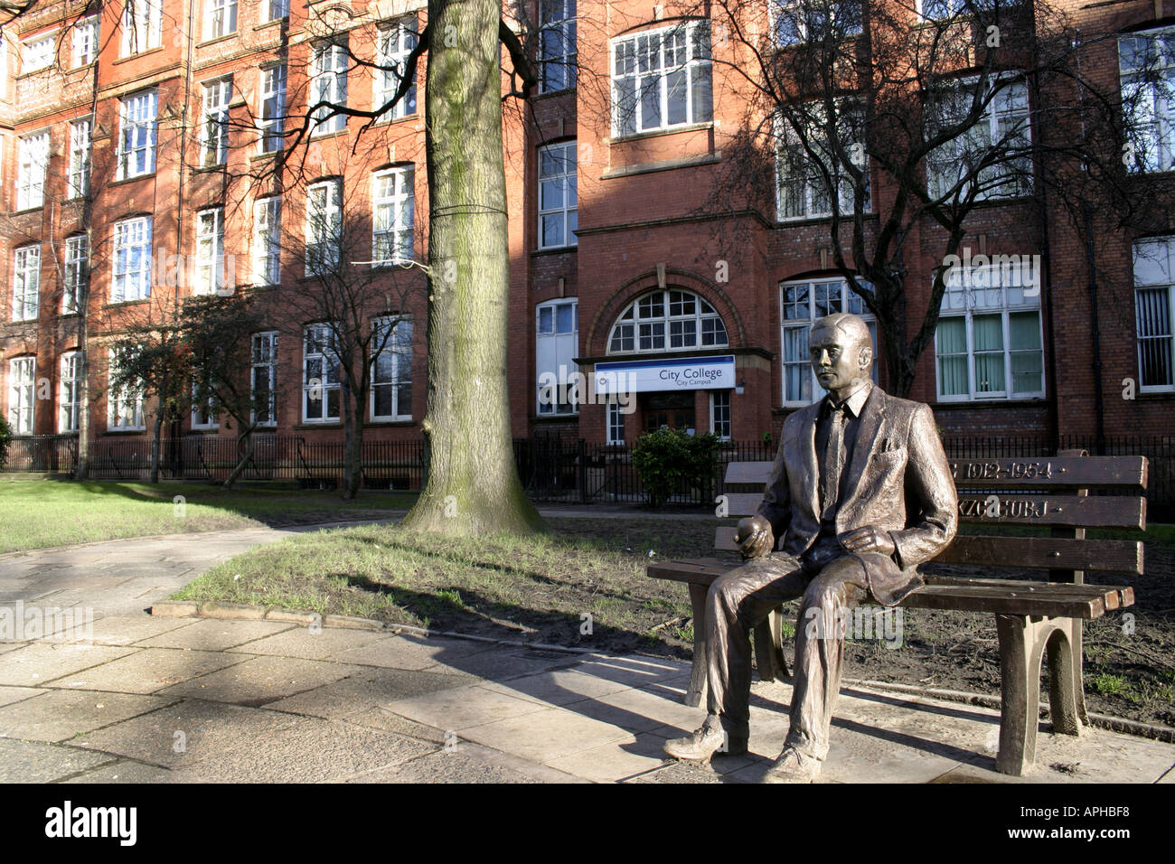 Alan Turing Bronze Sculputure Memorial in Sackville Park Manchester UK Stockfoto