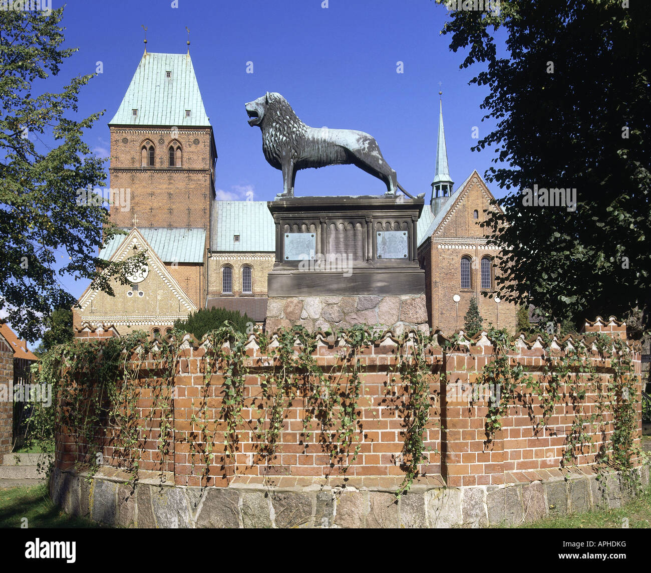 "Geographie / Reisen, Deutschland, Schleswig-Holstein, Ratzeburg, Landkreis Lauenburg, Kirche, Kathedrale mit Löwen Figu Stockfoto