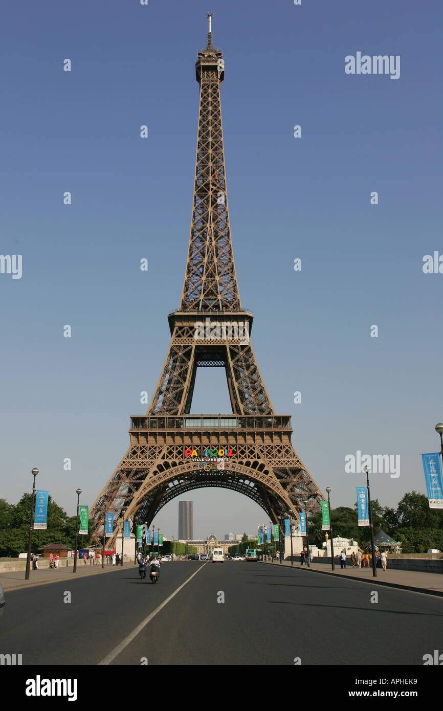 Eine malerische Bild des Eiffelturms in Paris die Hauptstadt von Frankreich. Es gilt hier, Stand auf dem Champ de Mars Stockfoto