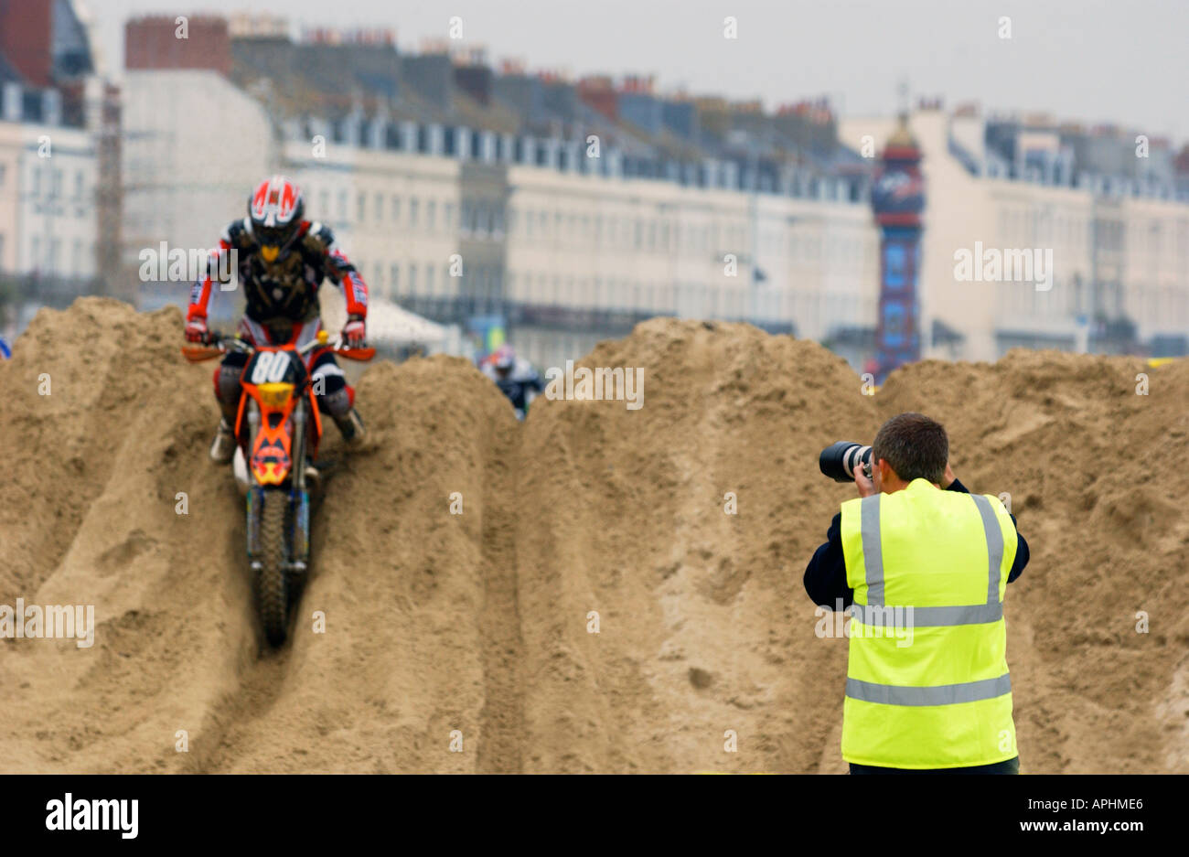 Sport-Fotograf arbeitet bei einem Motocross-event Stockfoto