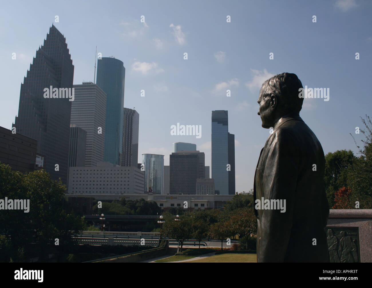 Statue von George H Bush und Houston Skyline Texas November 2007 Stockfoto