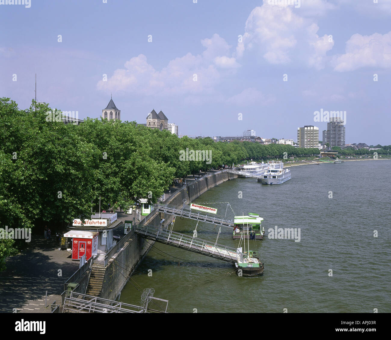 Geographie / Reisen, Deutschland, Nordrhein-Westfalen, Köln, Rhein, Konrad Adenauer Ufer Bank, Europa, Rhein, Flussufer Stockfoto